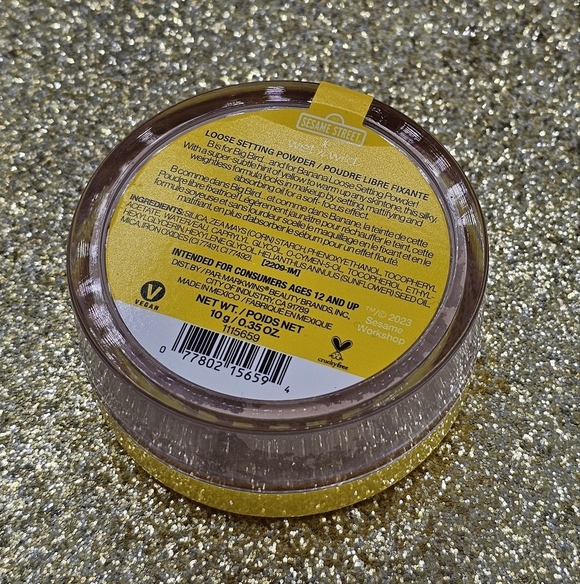 Wet n Wild Sesame Street B is for Banana Loose Setting Powder - Picture 4 of 5